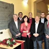 100. výročí založení komunistického hnutí v Československu si připomněly delegace KSČM a KSČ na místě vzniku strany – tedy v Národním domě v Karlíně. Na snímku jsou zleva Vojtěch Filip, Petr Šimůnek, Marta Semelová, Stanislav Grospič, Václav Ort a Milan Krajča za KSČM a Roman Blaško s Arnoldem Gregou za KSČ. 